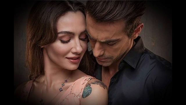 Бирдже Акалай и Ибрагим Челиккол вместе отправились в отпуск и напортачили в соцсетях!