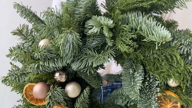 Рождественский венок Санта Клаус приходит в город смотреть онлайн