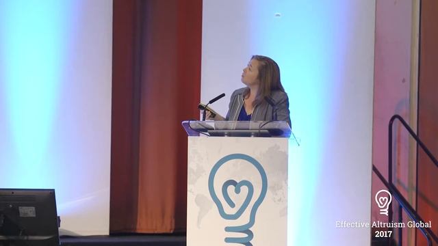 Preventing deaths from pesticide self-poisoning | Leah Utyasheva | EA Global London 2017 смотреть онлайн
