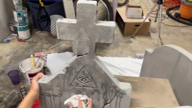 How to Make Realistic Tombstones for Halloween (Part 2, Painting) смотреть онлайн