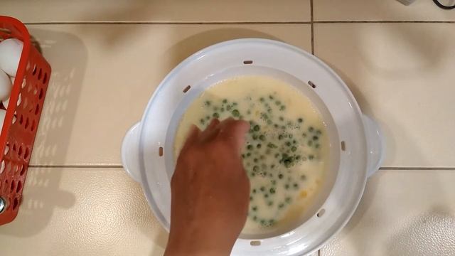 Паровой омлет с зелёным горошком смотреть онлайн