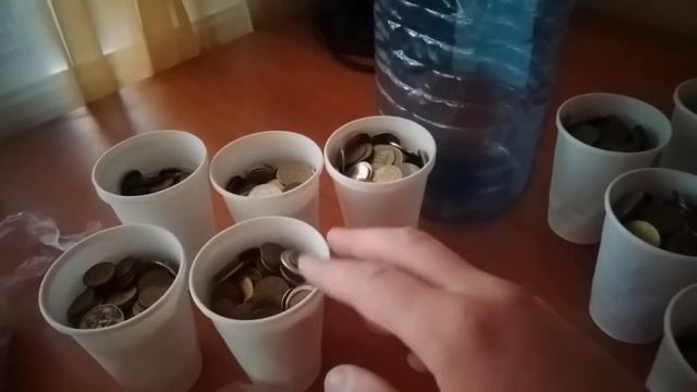 Сколько мелочи в 5-литровой банке ? смотреть онлайн