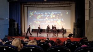 Военно-патриотический танец "Девчонка - военный шофер" т/к "Shine" п.Зырянка