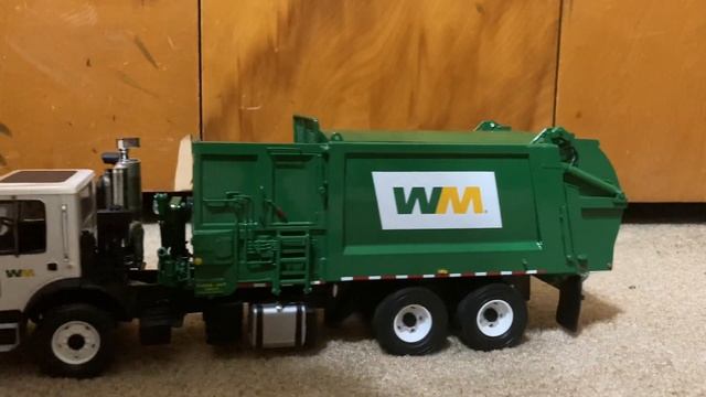 Mack MRU TerraPro Heil DuraPack Python Garbage Truck By First Gear смотреть онлайн