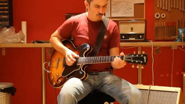 1960 GIbson ES-330 смотреть онлайн