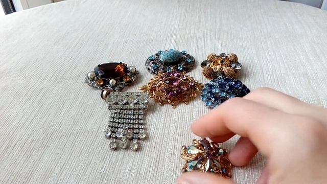 ЛОТ Чехословацких винтажных брошей к продаже. смотреть онлайн