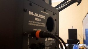 Недорогие студийные мониторы M-AUDIO BX4 обзор тест звука сравнение с мониторами JBL LSR305