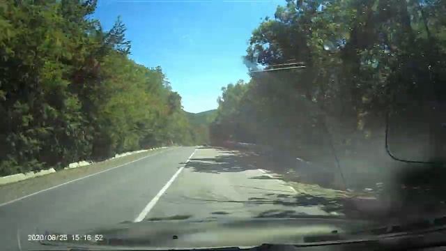 Дорога к Абрау-Дюрсо снято на видеорегистратор 25.06.2020 смотреть онлайн