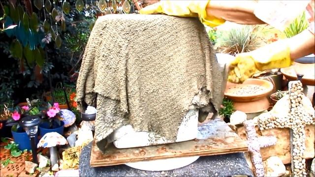 Draped Portland Cement Country Style Flower pots. Ga. U.S.A. смотреть онлайн