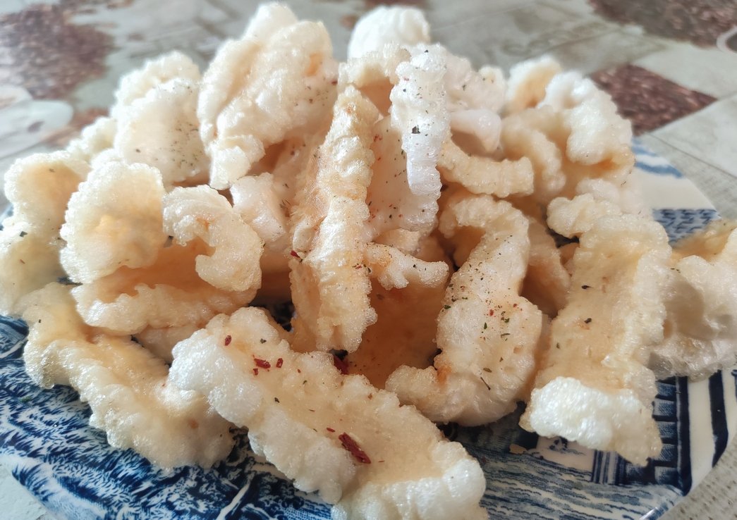 Хрустящие чипсы из креветок. смотреть онлайн