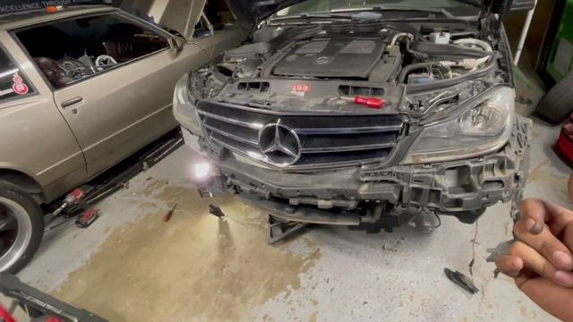 Mercedes W204 (2009-14) Headlight Assembly Replacement!!! смотреть онлайн