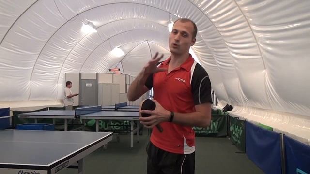 Как двигаться у стола в настольном теннисе