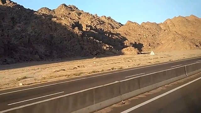 Egypt roads throw desert from Hurghada to Luxor. Дорога с Хургады в Люксор смотреть онлайн