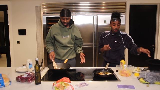 Who Can Make The BEST BURGER?! (Food Challenge) смотреть онлайн