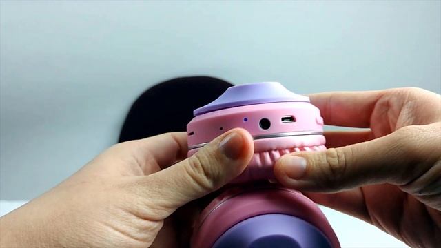 Natalie Reviews BT05 Headphones from Riwbox! смотреть онлайн