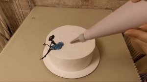 ПЛАТЬЕ СО ШЛЕЙФОМ. Торт с девушкой.