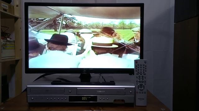 TOSHIBA SD-35VF video VHS player-recorder & DVD player - playing VHS смотреть онлайн