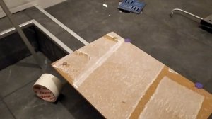 Как закрыть шахту для труб плиткой, чтобы был доступ к трубам.