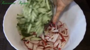 Салат из редиски с горошком, яйцом и огурцом