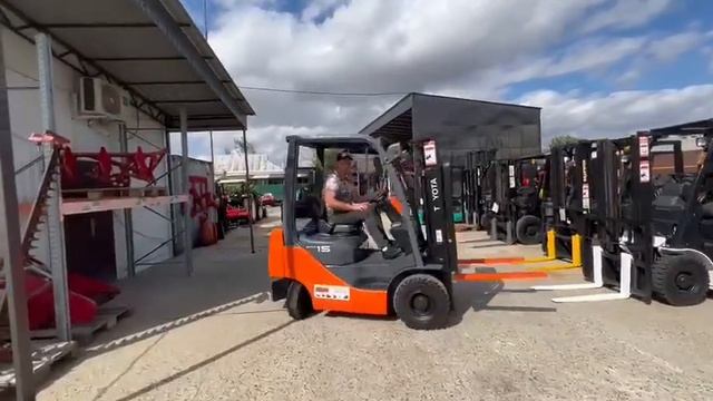 Вилочный погрузчик TOYOTA 6D8FDF18 смотреть онлайн