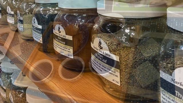 JUNEAU FOOD TOUR - KING CRAB, SALMON ICE CREAM, and GLACIER TEA! #travelvlog смотреть онлайн