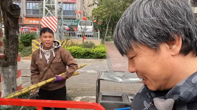 帮海燕改房车不能白干，广西螺蛳粉和甜甘蔗要安排 смотреть онлайн