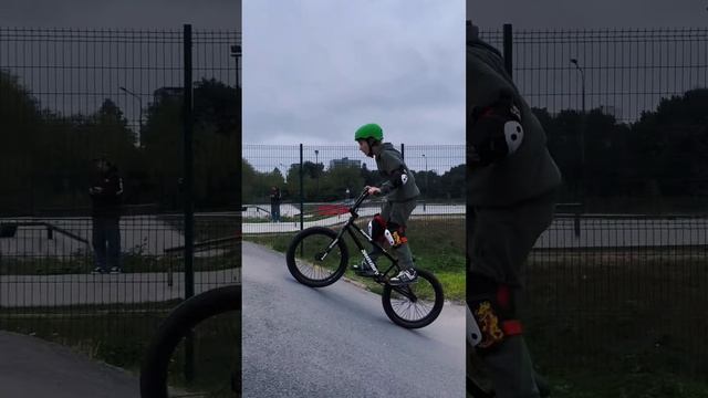 Впервые на споте ?#велошкола #bmx #велоспорт #style #дети #race #sunday #russia #тренировка #1m смотреть онлайн