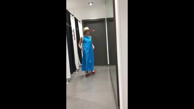 Голубое платье под цвет моря. #shorts смотреть онлайн