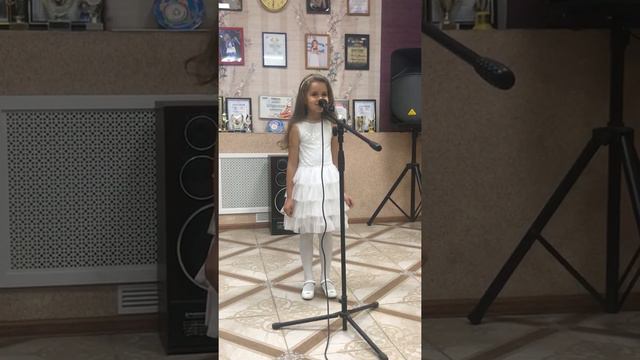 Эмилия Крутова "Розовое облако" смотреть онлайн