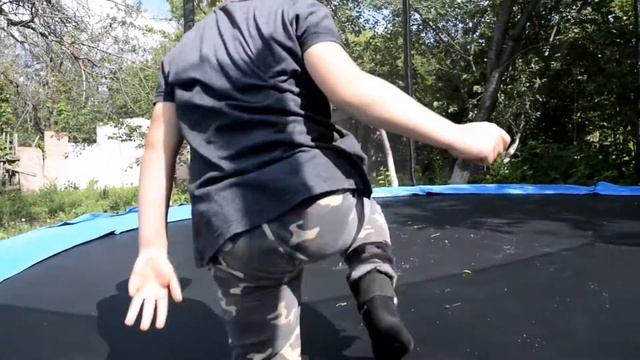 Спортивный батут на даче