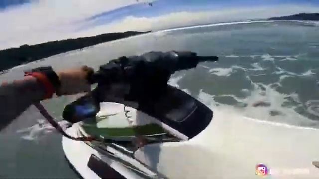 Угнал водный скутер прямо из под носа Тайцев;???? смотреть онлайн