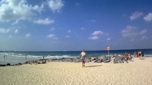 Идем из отеля Al Bustan Sharjah на пляж Аль-Хан