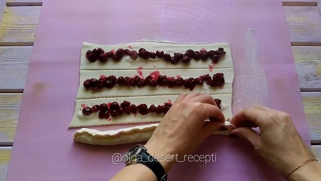 Пироги с творогом и ягодами