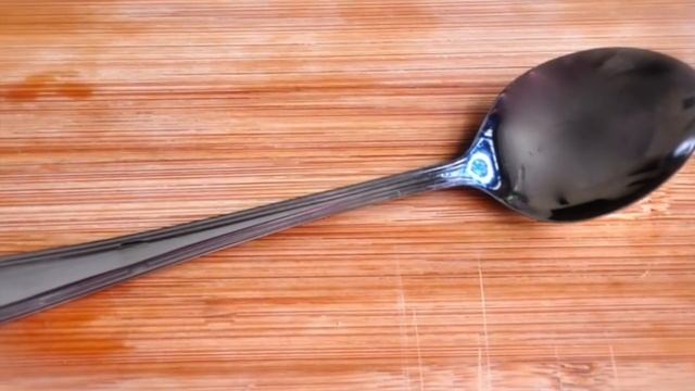 Best way to Peel Ginger | One Minute Kitchen Hacks | RecipesRSimple смотреть онлайн