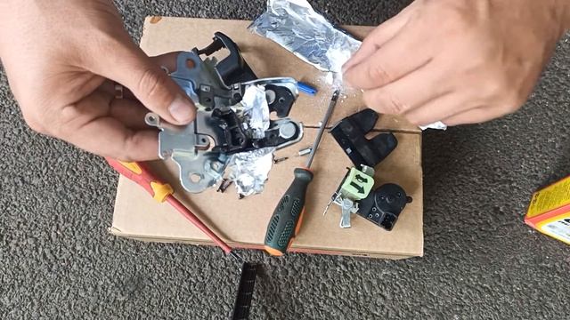 Ремонт замка крышки багажника Hyundai SOLARIS 2 смотреть онлайн