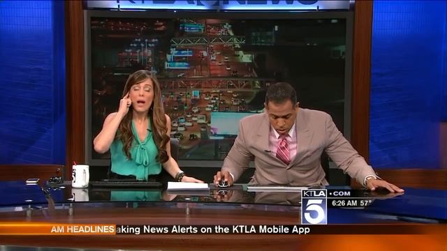 KTLA Anchors React to Earthquake смотреть онлайн