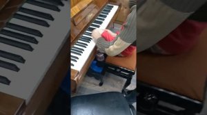 Упражнения для постановки руки на фортепиано