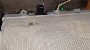 ремонт радиатора на  MAZDA PREMACY #mazda #сделайсам #гараж