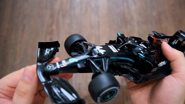 Formula 1 - Mercedes-AMG F1 W11 EQ Performance -1:18 Scale Remote Control Car. Rastar 98500