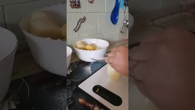 Пирог с мясом. Получается очень вкусно. смотреть онлайн