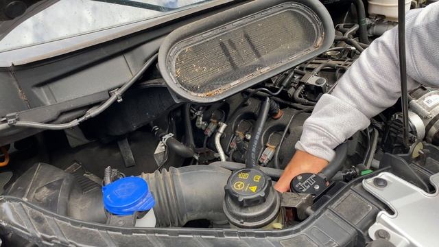 JLT oil catch can on a 2019 Ford Transit 350 HD. смотреть онлайн