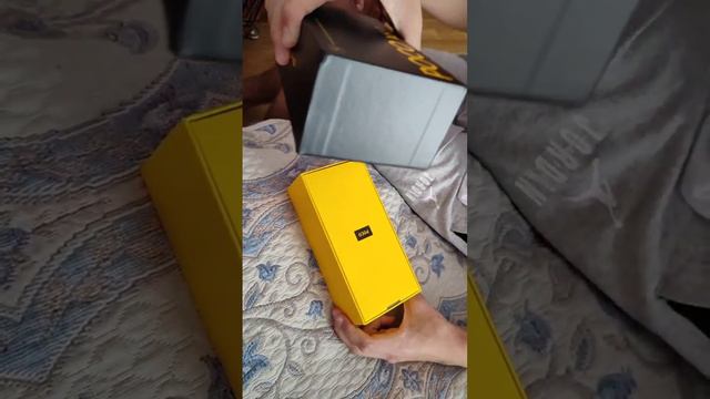 распаковка и первое включение Poco X6 Pro 8/256