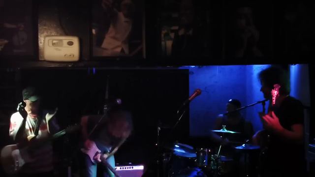 "Circles" performed by John McKnight, Barry Richman, Joel Edwards & Chris Duarte смотреть онлайн