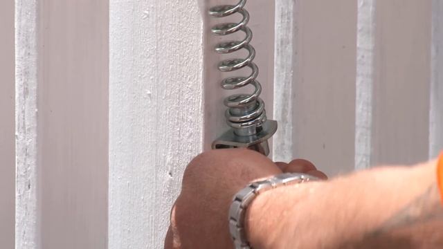 How to Install a Gate Spring | Mitre 10 Easy As DIY смотреть онлайн