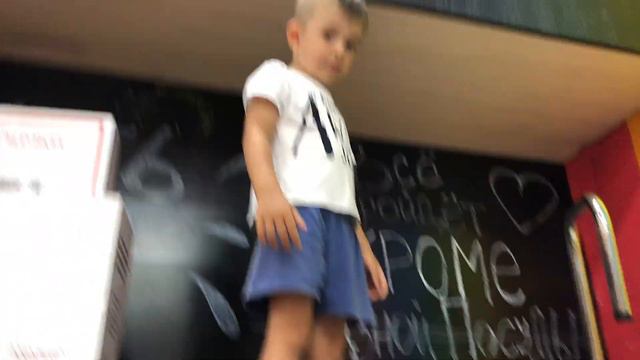 Дом Великана Гошка играет в гигантские игрушки！VELIKAN'S HOUSE! Goshka goes to the giant’s house! смотреть онлайн