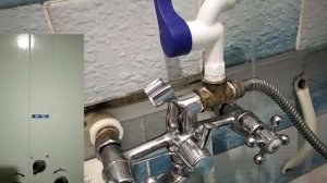 В ванной при включении душа гаснет газовая колонка I Просто сделай так