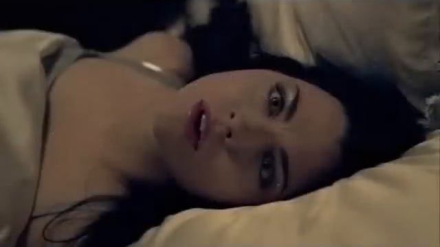 Traduzione Bring Me To Life смотреть онлайн