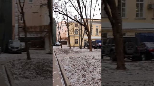 скромный московский двор смотреть онлайн