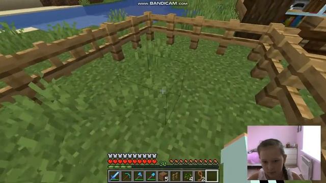 Выживание в Майнкрафте! Строим загон для коров и приручаем лошадь смотреть онлайн