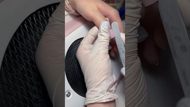 Когда подруга пришла на маникюр..😂